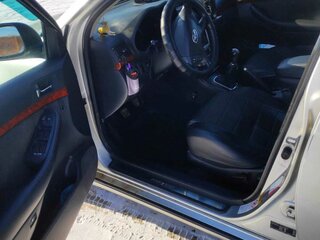 2005 Toyota Avensis II, серебристый, 650000 рублей, вид 5