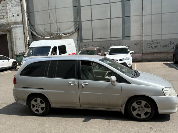 2001 Nissan Prairie III (M12), серебристый, 280000 рублей - вид 8
