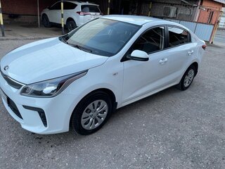 2017 Kia Rio IV, белый, 1290000 рублей, вид 2