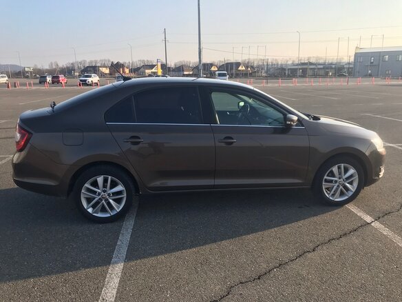 2017 Skoda Rapid I, коричневый, 1300000 рублей - вид 3