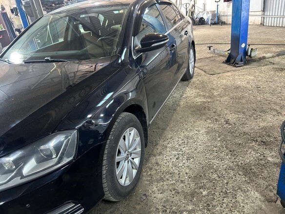 2011 Volkswagen Passat B7, чёрный, 1300000 рублей - вид 4