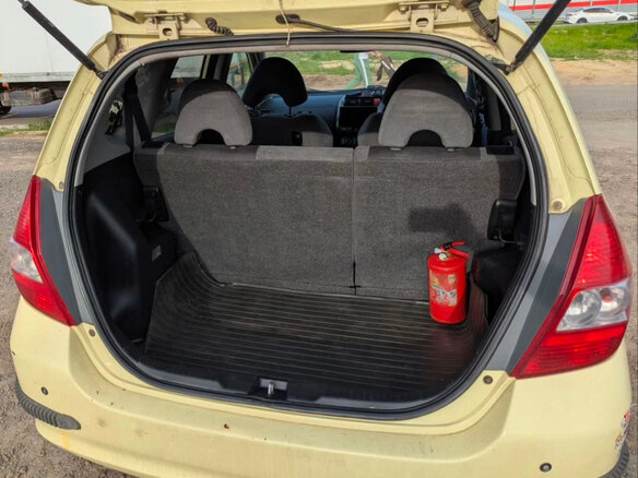2002 Honda Fit I, жёлтый, 380000 рублей - вид 12
