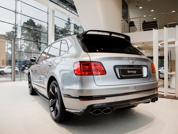 2018 Bentley Bentayga I, серебристый - вид 1