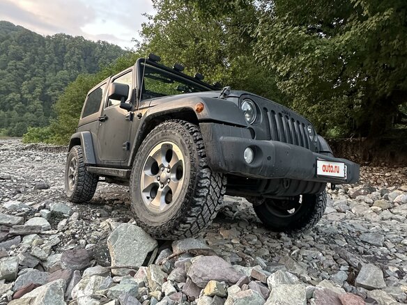 2016 Jeep Wrangler III (JK), серый, 3575000 рублей - вид 1
