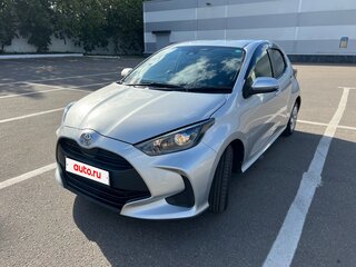 2021 Toyota Yaris IV, серый, 1230000 рублей, вид 4