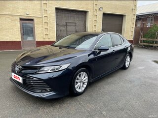 2018 Toyota Camry VIII (XV70), синий, 2000000 рублей, вид 5