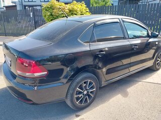 2015 Volkswagen Polo V Рестайлинг, чёрный, 890000 рублей, вид 3
