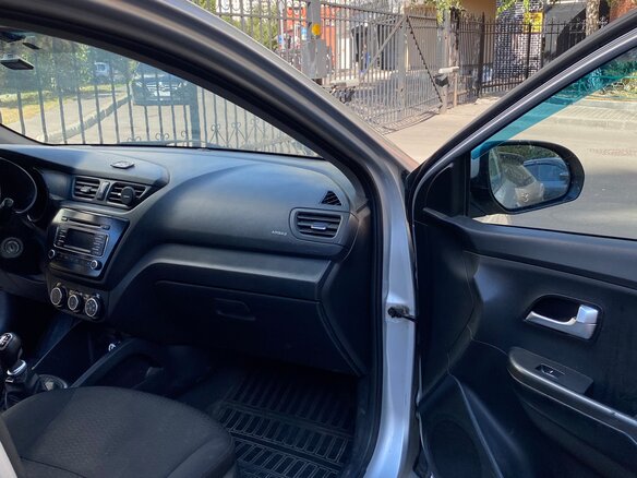 2015 Kia Rio III Рестайлинг, серебристый, 850000 рублей - вид 6