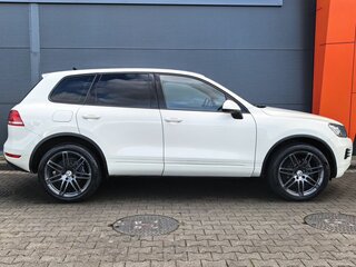 2010 Volkswagen Touareg II, белый, 1799000 рублей, вид 3