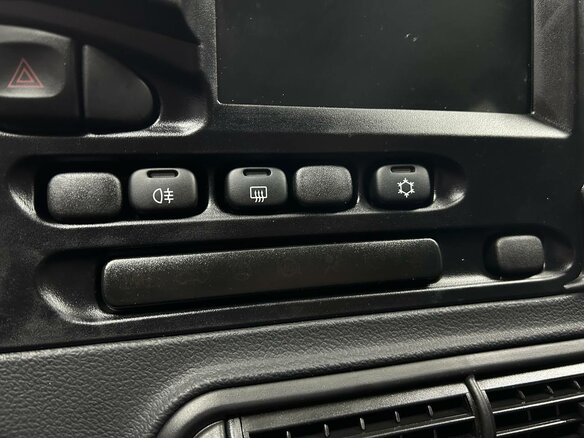 2026 Lada (ВАЗ) Niva Travel I Рестайлинг, белый, 1717000 рублей - вид 14