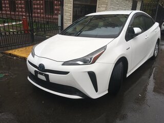 2019 Toyota Prius IV Рестайлинг (XW50), белый, 1799000 рублей, вид 1