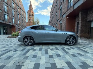 2021 Maserati Levante GT Hybrid I Рестайлинг, серый, 7000000 рублей, вид 3