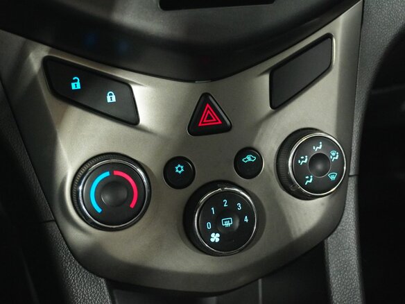 2012 Chevrolet Aveo II, чёрный, 420000 рублей - вид 13