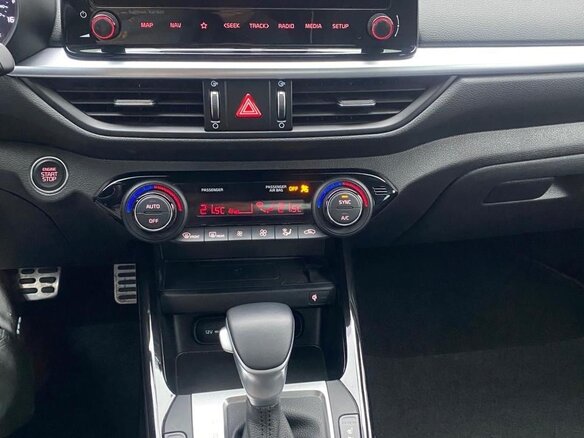 2022 Kia Forte III Рестайлинг, чёрный, 1999999 рублей - вид 10