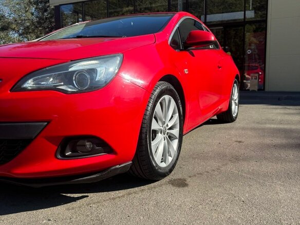 2013 Opel Astra GTC J Рестайлинг, красный, 1170000 рублей - вид 5