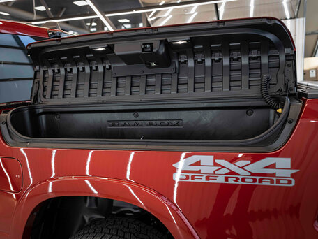 2026 Ram 1500 Crew Cab V Рестайлинг, красный, 11485801 рублей, вид 3