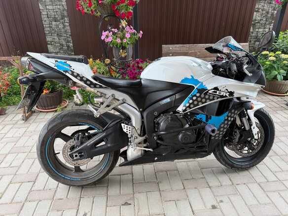 2008 Honda CBR 600RR, серебристый, 609999 рублей - вид 2