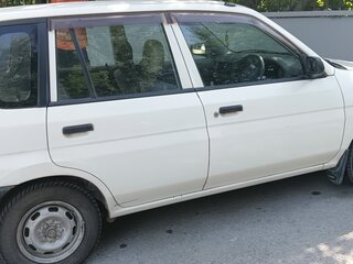 2001 Mazda Demio I (DW), белый, 495000 рублей, вид 2