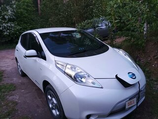 2013 Nissan Leaf (EM57) I (ZE0/AZE0), белый, 730000 рублей, вид 1