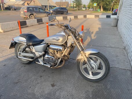 1995 Honda Magna, серебристый, 250000 рублей, вид 1