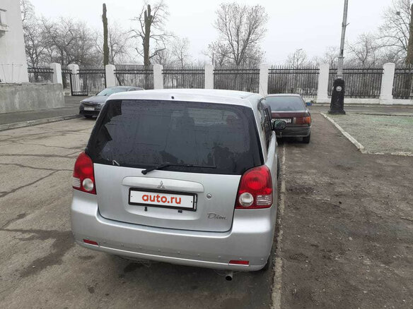 2000 Mitsubishi Dion I, серебристый - вид 1