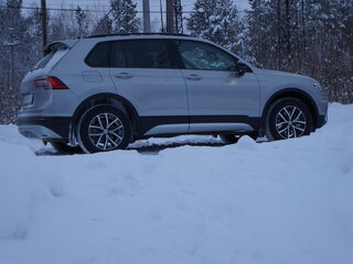 2018 Volkswagen Tiguan II, серебристый, 3600000 рублей, вид 3