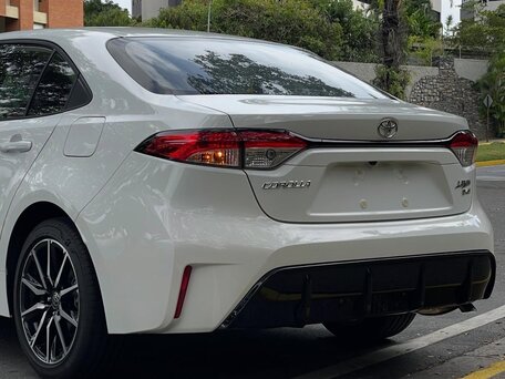 2022 Toyota Corolla Sporty XII (E210) Рестайлинг, белый, 1730000 рублей, вид 4