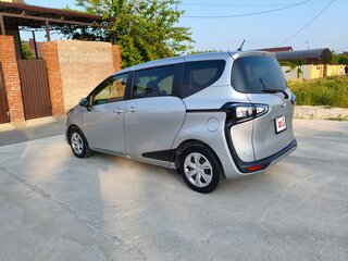 2019 Toyota Sienta II Рестайлинг, серебристый, 1520000 рублей, вид 4