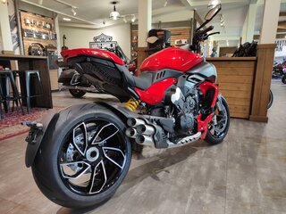 2025 Ducati Diavel V4, красный, 3600000 рублей, вид 4