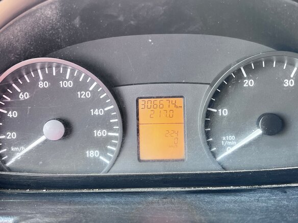 2008 Mercedes-Benz Sprinter, красный, 2650000 рублей - вид 3