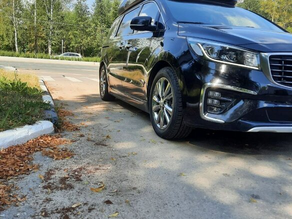 2019 Kia Carnival III, чёрный, 3650000 рублей - вид 3
