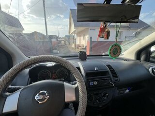 2013 Nissan Note I Рестайлинг, белый, 850000 рублей, вид 3