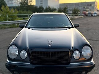 1998 Mercedes-Benz E-Класс 200 II (W210, S210), чёрный, 600000 рублей, вид 2