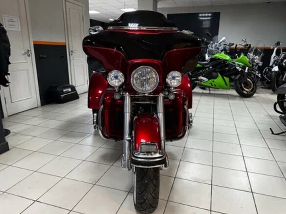 2011 Harley-Davidson Tri Glide, красный, 2700000 рублей