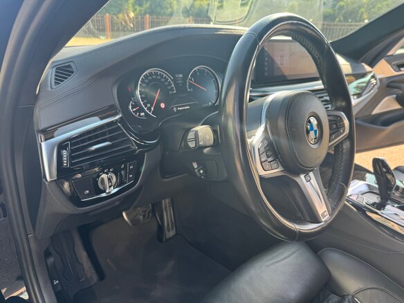 2018 BMW 5 серии M550d xDrive VII (G30/G31/G38), чёрный, 5800000 рублей - вид 8