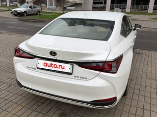 2019 Lexus ES 250 VII, белый, 3350000 рублей, вид 3