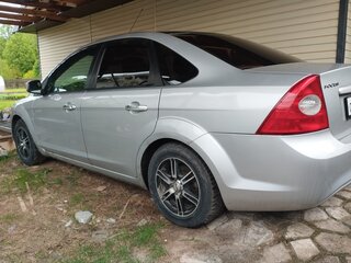 2010 Ford Focus II Рестайлинг, серебристый, 380000 рублей, вид 3