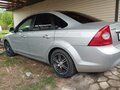 2010 Ford Focus II Рестайлинг, серебристый, 380000 рублей - вид 2