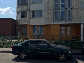 1994 Mercedes-Benz C-Класс 200 I (W202), зелёный, 400000 рублей, вид 5