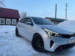 2021 Kia Rio IV Рестайлинг, серебристый, 1700000 рублей, вид 2