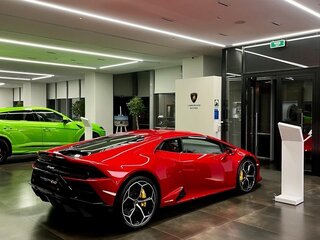 2021 Lamborghini Huracán I Рестайлинг, красный, 21100000 рублей, вид 4