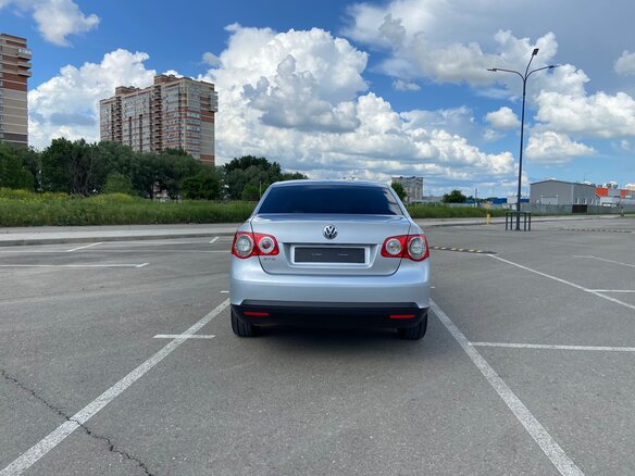 2010 Volkswagen Jetta V, серебристый, 630000 рублей - вид 5
