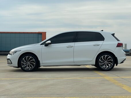 2022 Volkswagen Golf VIII, белый, 2327000 рублей, вид 2