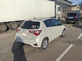 2017 Toyota Vitz III (XP130) Рестайлинг 2, белый, 1100000 рублей, вид 4