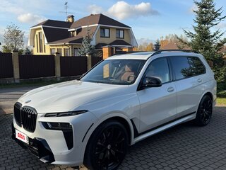 2022 BMW X7 M60i I (G07) Рестайлинг, белый, 14800000 рублей, вид 4
