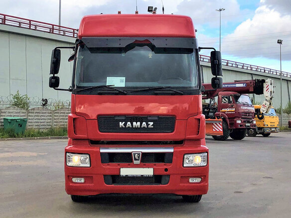 2016 КамАЗ 5490, красный - вид 1