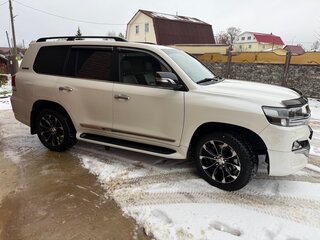 2019 Toyota Land Cruiser 200 Series Рестайлинг 2, белый, 9500000 рублей, вид 2