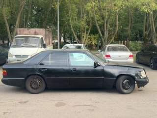 1990 Mercedes-Benz W124 260, чёрный, 205000 рублей, вид 3