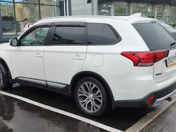2018 Mitsubishi Outlander III Рестайлинг 2, белый, 1850000 рублей - вид 5