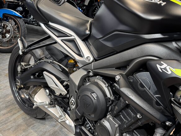 2020 Triumph Street Triple, чёрный, 999000 рублей - вид 17